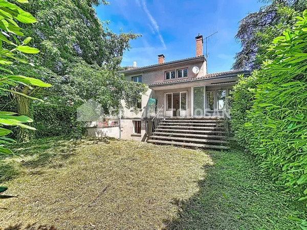 Maison 11 pièces 236 m²