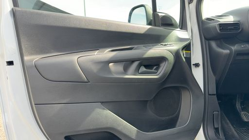 Toyota ProAce City 1.5L D-4D 102 - Active – 2024 – 68515 km – Diesel – Boîte Manuelle — photo 25