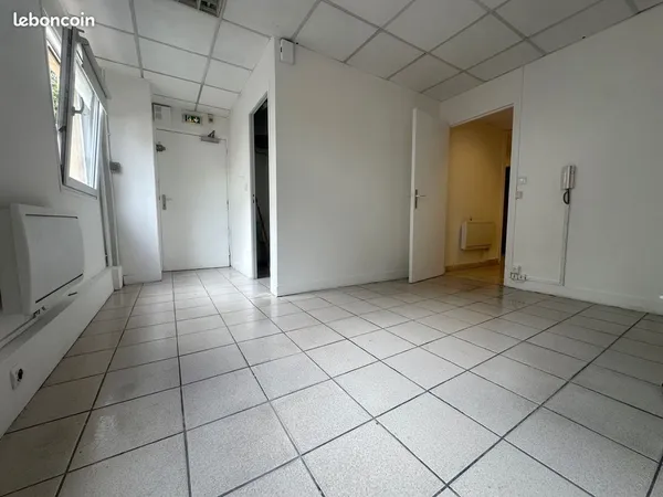 LOCAL COMMERCIAL + STOCKAGE 85 m²