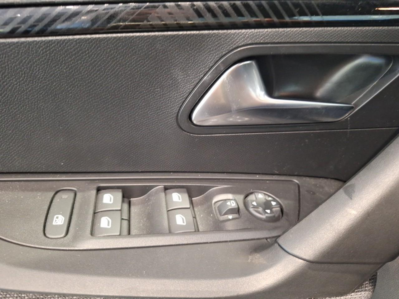 Peugeot 2008 e-2008 156ch 54 kwh style — photo 12