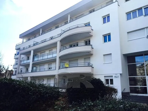 A LOUER 1 PIECES AVEC PARKING