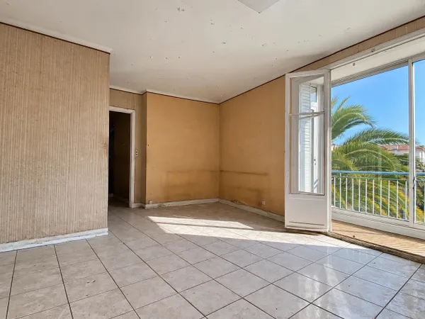 CANNES - BAS CROIX DES GARDES - VENTE 2 PIÈCES DE 46,14 M2 - BALCON - CAVE