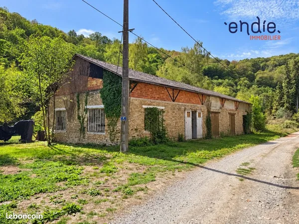 Parking/box 1100 m² Châteauponsac