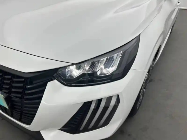 Peugeot 208 puretech 100 s&amp;s bvm6 — photo 43