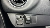 Toyota Yaris 100h Chic 5p — photo 27