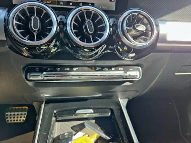 Mercedes Glb 200d 150ch amg line 8g dct — photo 5