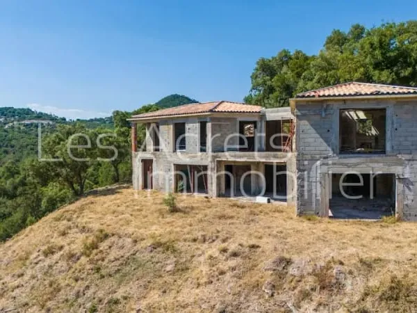 Maison 8 pièces 230 m²