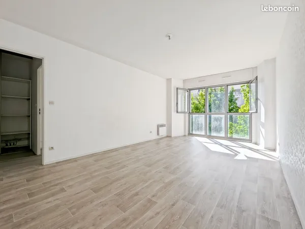 Lumineux T4 de 80m² proche commerces route d'albi sans frais d'agence