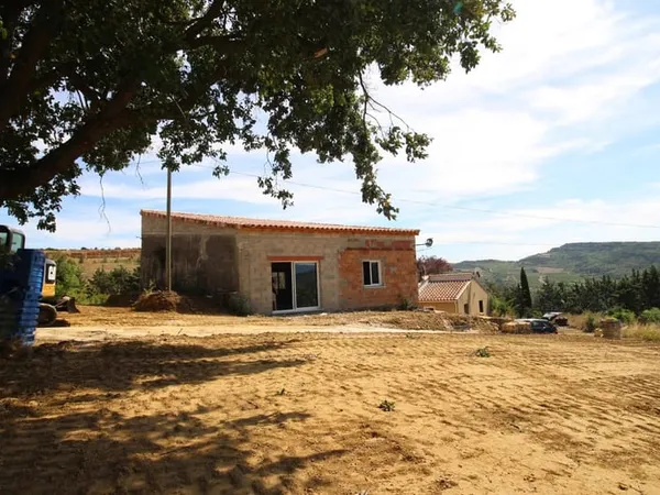 A vendre maison hors d'eau hors d'air au milieu de la nature avec un hangar