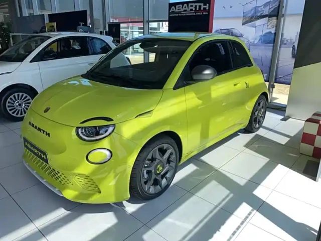 Abarth 500 e 155 ch — photo 1