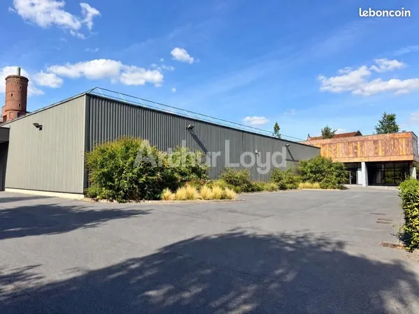 Local industriel 2 220 m²