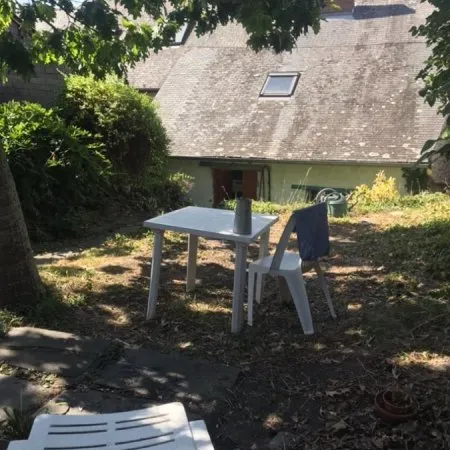 Loue petite maison de charme avec jardin bucolique, quartier du moyen-âge, proche centre ville
