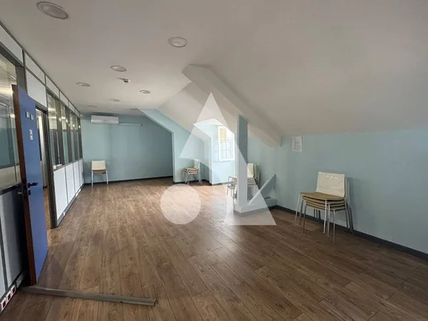 Bureau 139 m²