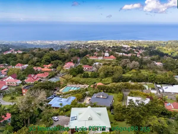 Maison 8 pièces 263 m²