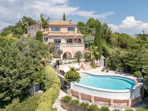 Propriété provençale moderne avec vue mer panoramique