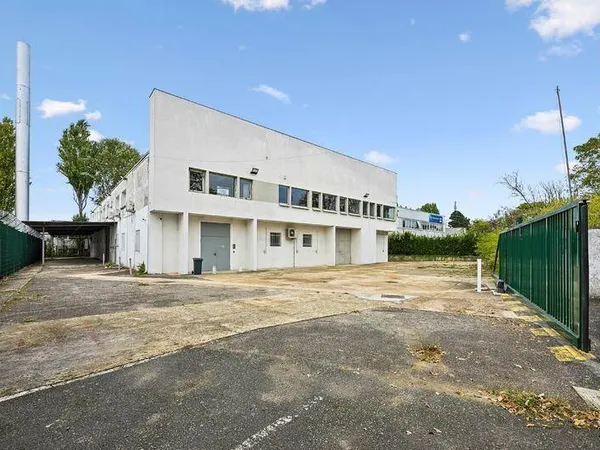 Local d'activité 1232 m²