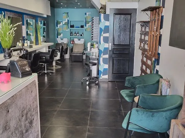 A VENDRE fond de commerce Salon de coiffure La Mure (38)