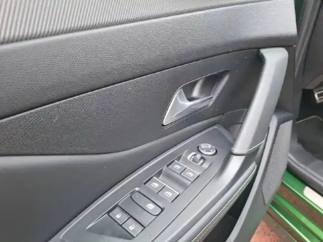 Peugeot 308 phev 225 e-eat8 — photo 15