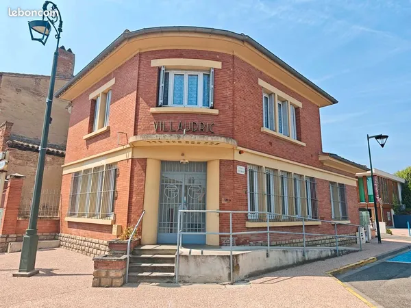 Local professionnel 70 m² rénové - centre de villaudric