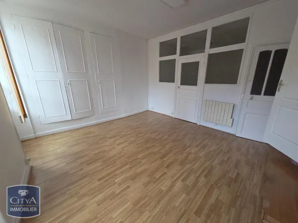 Bureau et espace de travail Location Issoire   440€
