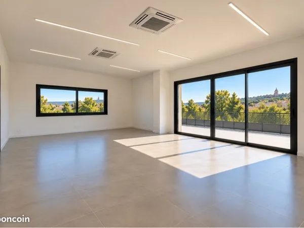 Bureaux neufs 60 m² - Parking & terrasse - Marseille 13004