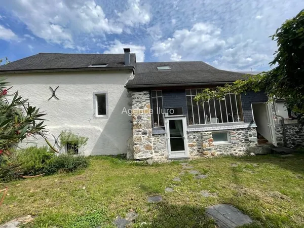 Vallee D'aspe Au Coeur D'un Village - Bel Ensemble Immobilier Ideal Pour Projet De Chambres Et Table