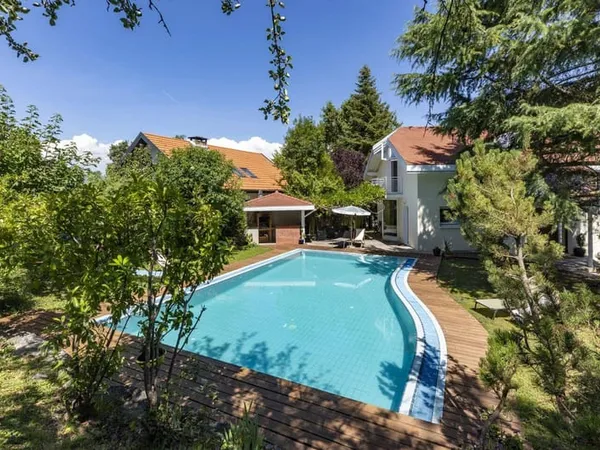 Maison 6 pièces 265 m²