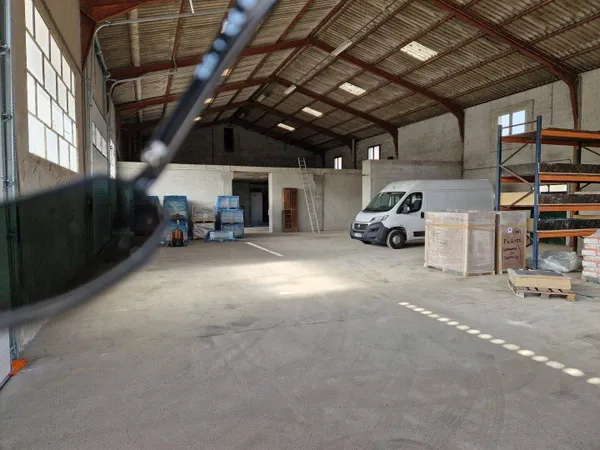 Local d'activité 400 m²