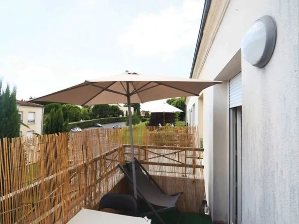 Appartement avec balcon, parking et piscine - T3 - 62 M2