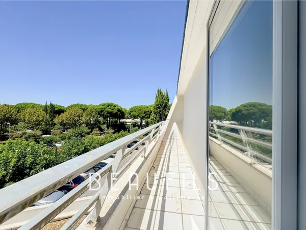 Exclusivité. Appartement à 500m de la plage avec garage priv