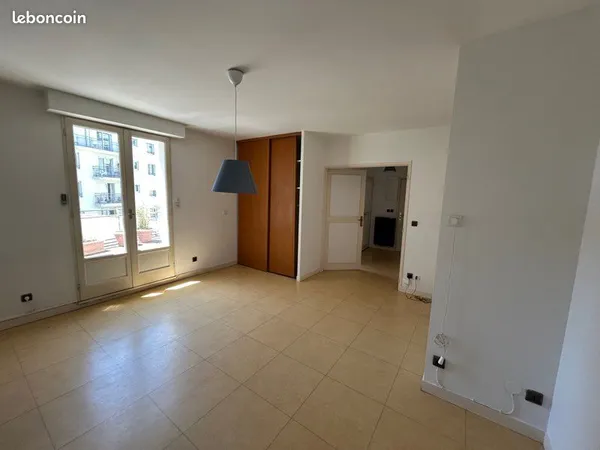 Appartement T1 bis avec grande terrasse - Résidence Senior Centre ville Nantes