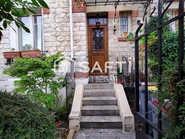 FONTAINEBLEAU. Quartier résidentiel maison en pierre