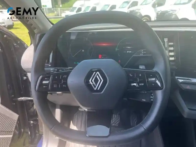 Renault Megane e-tech ev40 130ch standard charge — photo 12