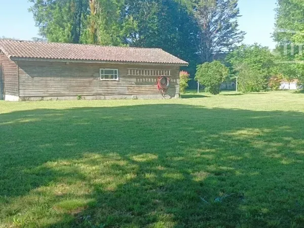 Terrain constructible à Sore avec abri de voiture de 2200 m²