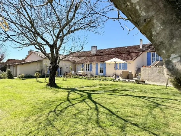 Maison Vente Aubeterre-sur-Dronne 8p 251m² 580000€