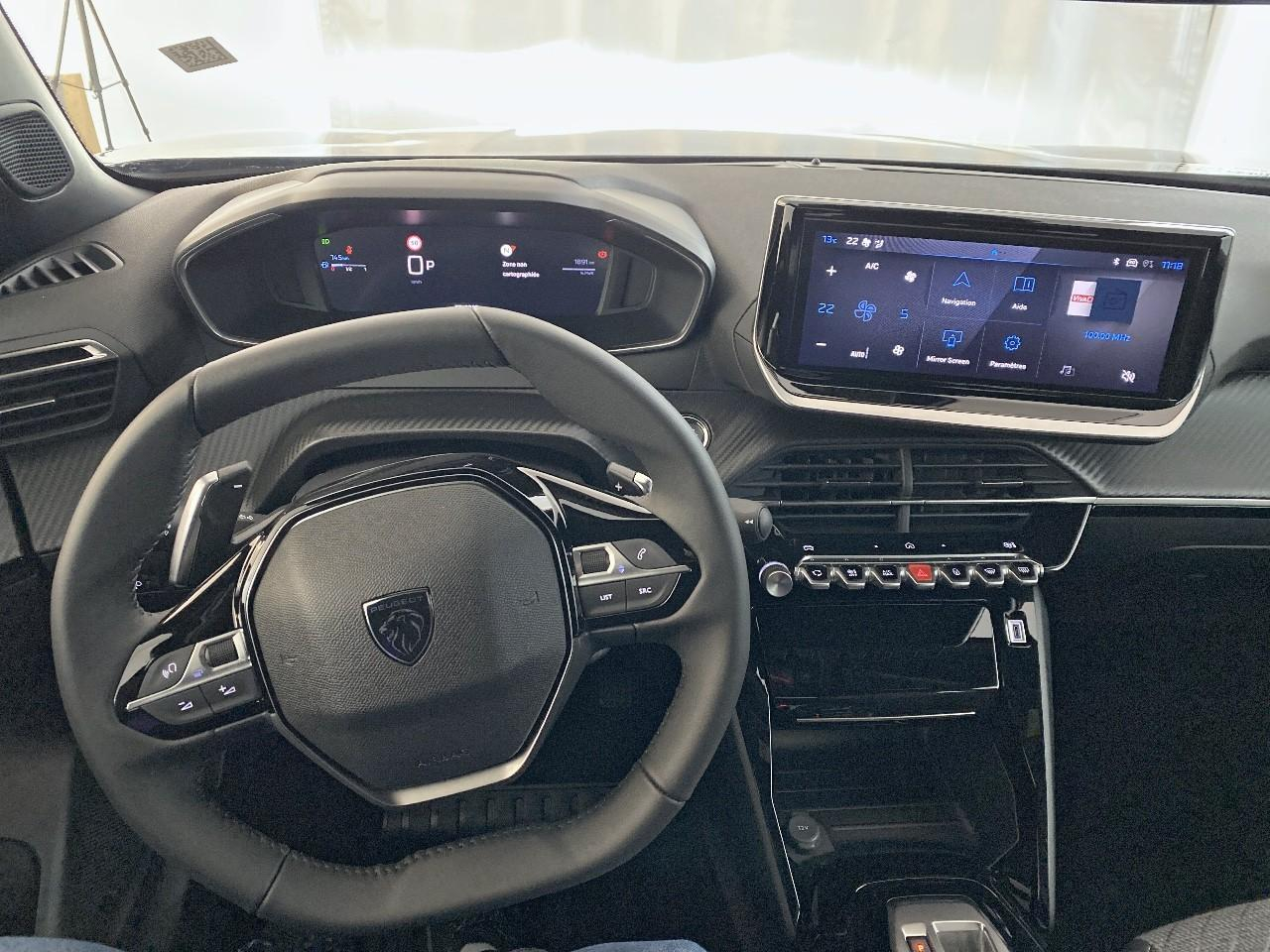 Peugeot 2008 hybrid 145 ch e-dcs6 allure — photo 15