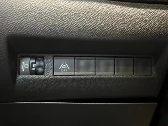 Peugeot 2008 e- 136ch allure business — photo 10