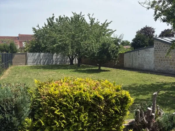 Terrain 608 m²