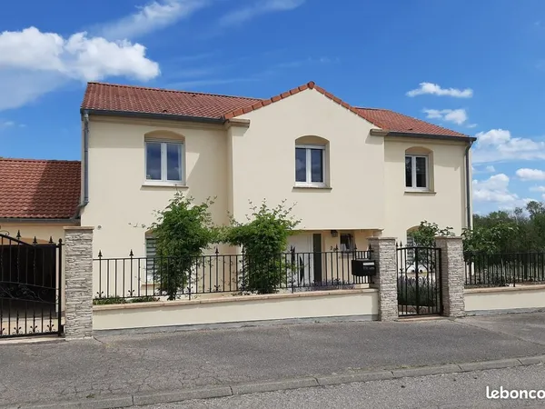 Maison 220 m² + bureau indépendant - DPE B - Grand jardin - 20 min Metz
