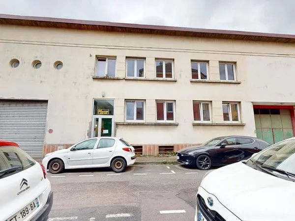 Immeuble à usage mixte en 2 appatements T3 de156 m², et un local commercial de 319 m²