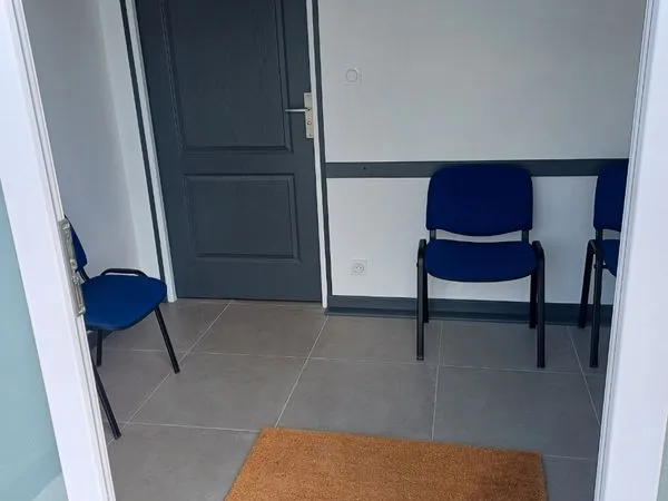 Bureau et espace de travail Location Commer  20m² 420€