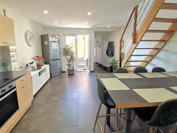 Exclusif - Appartement F3 en duplex de 80 m2 hab. Entièrement rénové !