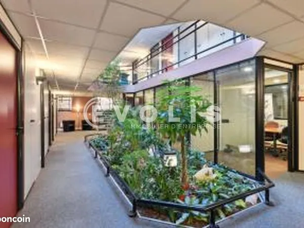 Bureau 106 m²