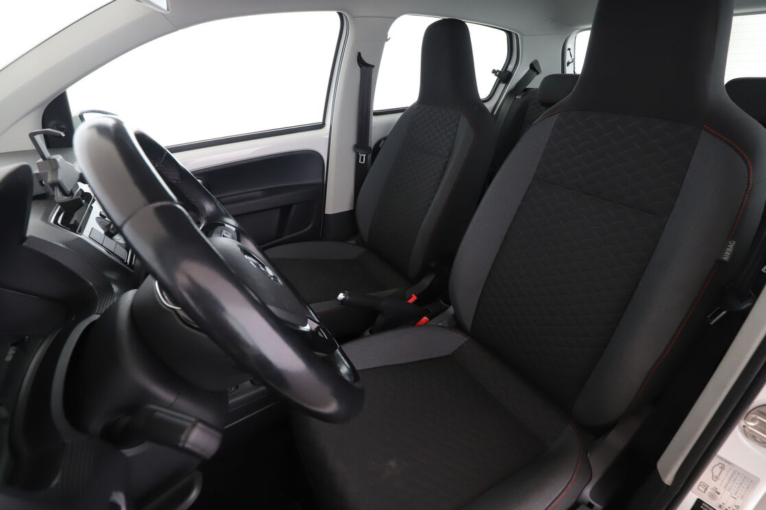 Volkswagen up! 1.0 Up Connect — photo 9