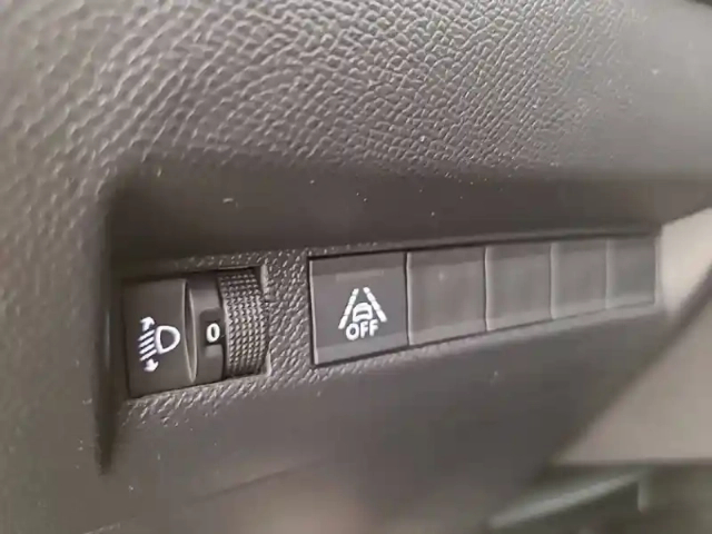Peugeot 208 puretech 75 s&amp;s bvm5 — photo 26