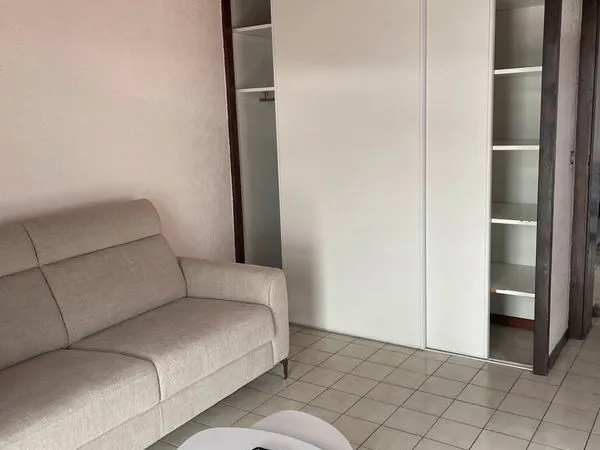 Studio meublé 30 m² avec balcon, cave et parking privé - Ugine