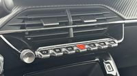 Peugeot 2008 1.2 PureTech 100ch S&S Active — photo 15