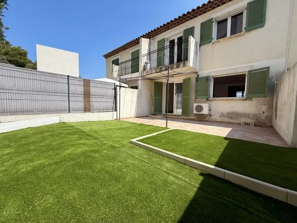 Toulon ouest Valbertrand Maison mitoyenne avec jardin + gara
