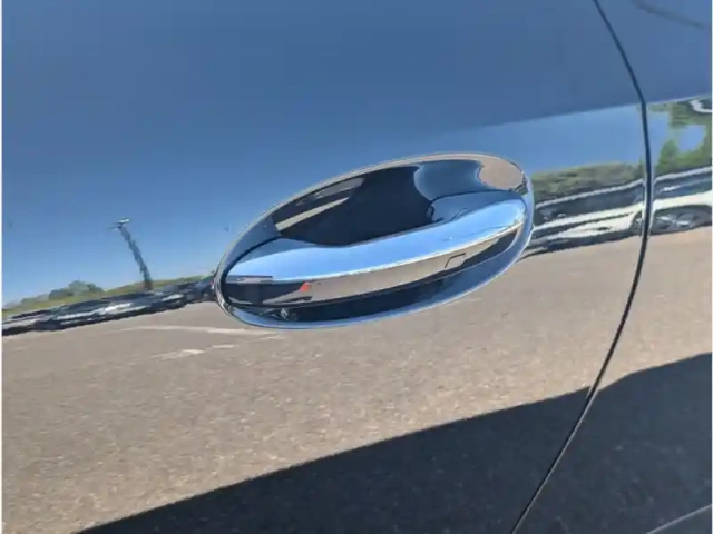 Mercedes Cle 300 e hybrid — photo 19