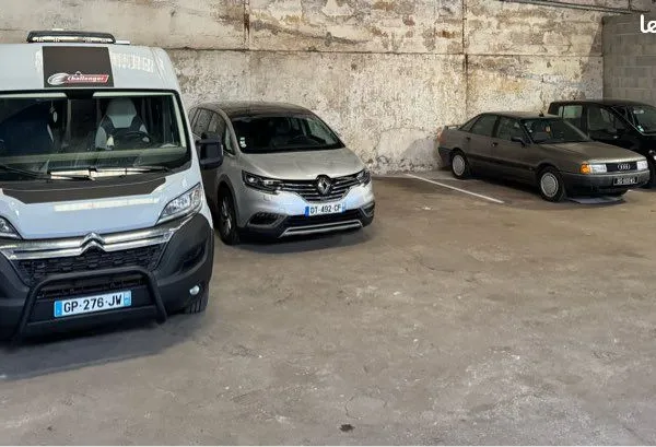 Parking / garage sécurisé